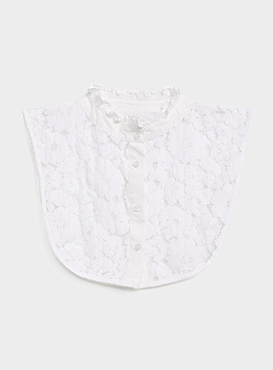 Mock-neck lace faux collar