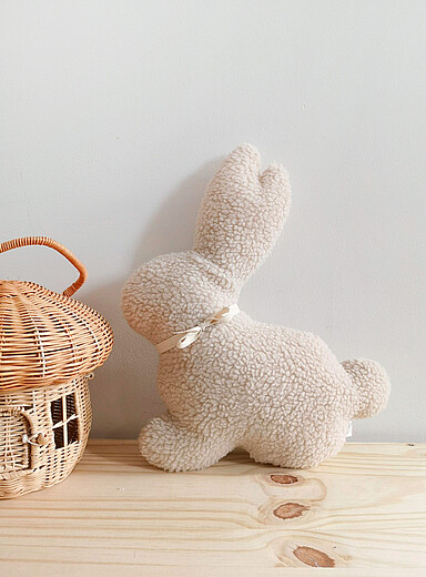 Le coussin lapin effet mouton