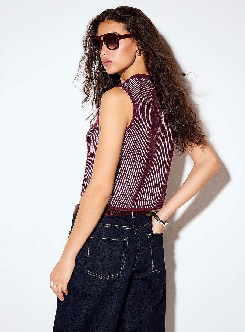 Ic&ocirc;ne: La camisole courte tricot c&ocirc;tel&eacute; deux tons Brun &agrave; motifs pour femme