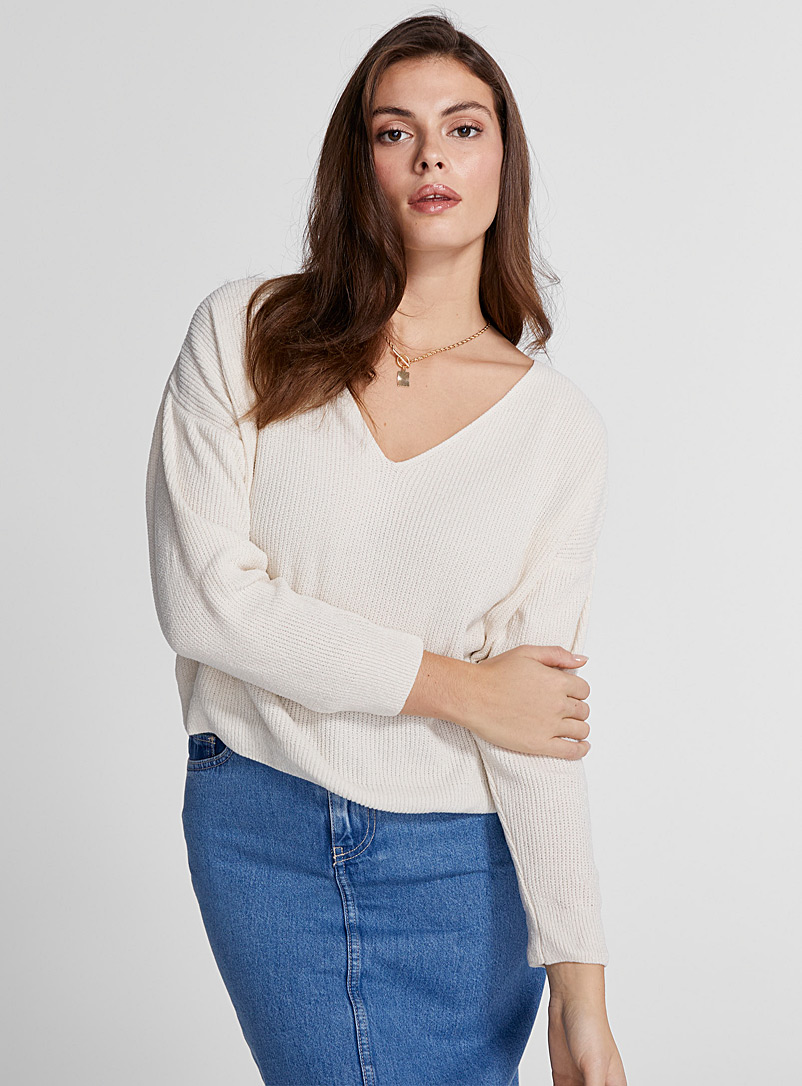 Icône Ivory White V-neck chenille knit sweater for women