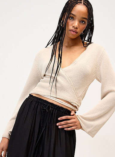 Flared sleeves knit bolero