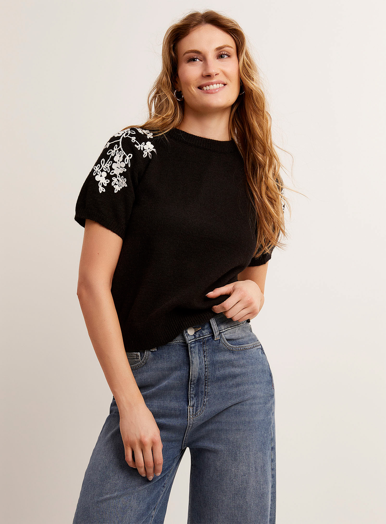 Contemporaine Embroidered Shoulders Sweater In Black