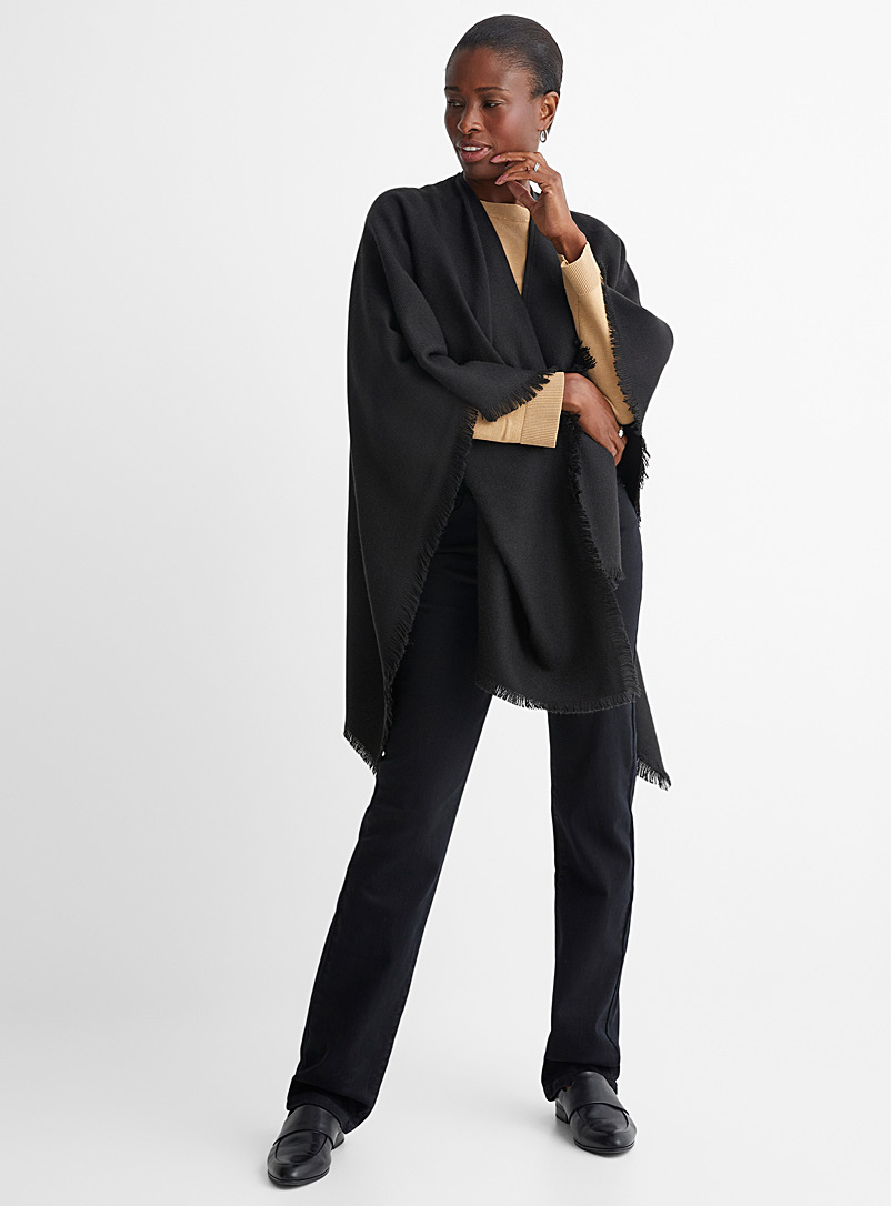 Simons: Le poncho style ruana doux tissu uni Noir pour femme