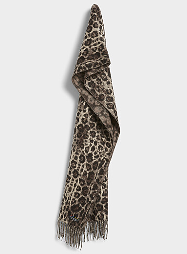 Ultra-soft leopard scarf