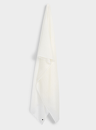Solid-coloured fine virgin wool scarf