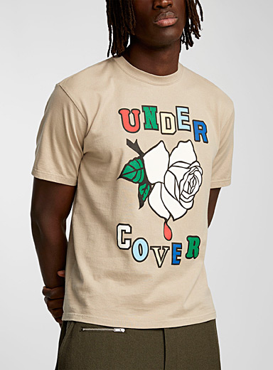 Undercover: Le t-shirt logo et rose Beige crème pour homme