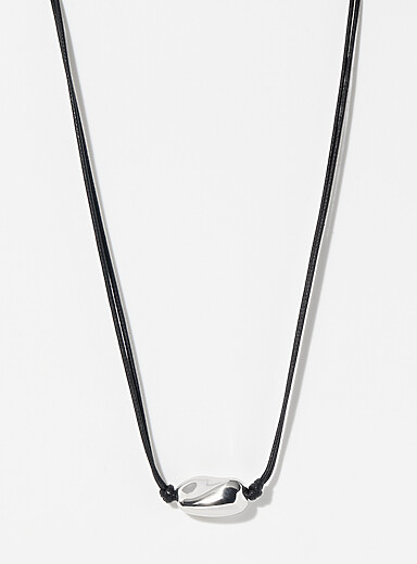 Le collier corde m&eacute;daillon en argent forme organique 
