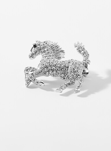 La broche cheval strass