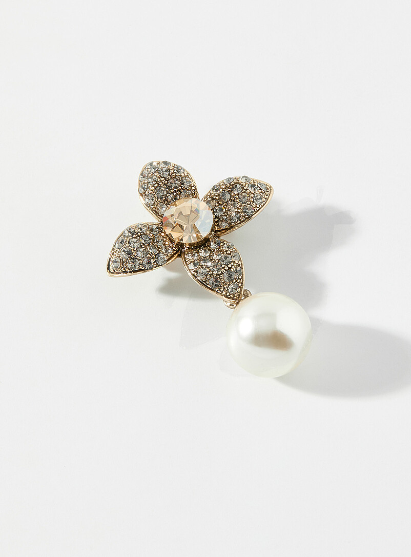 Opulent flower and pearl brooch product image (primary)