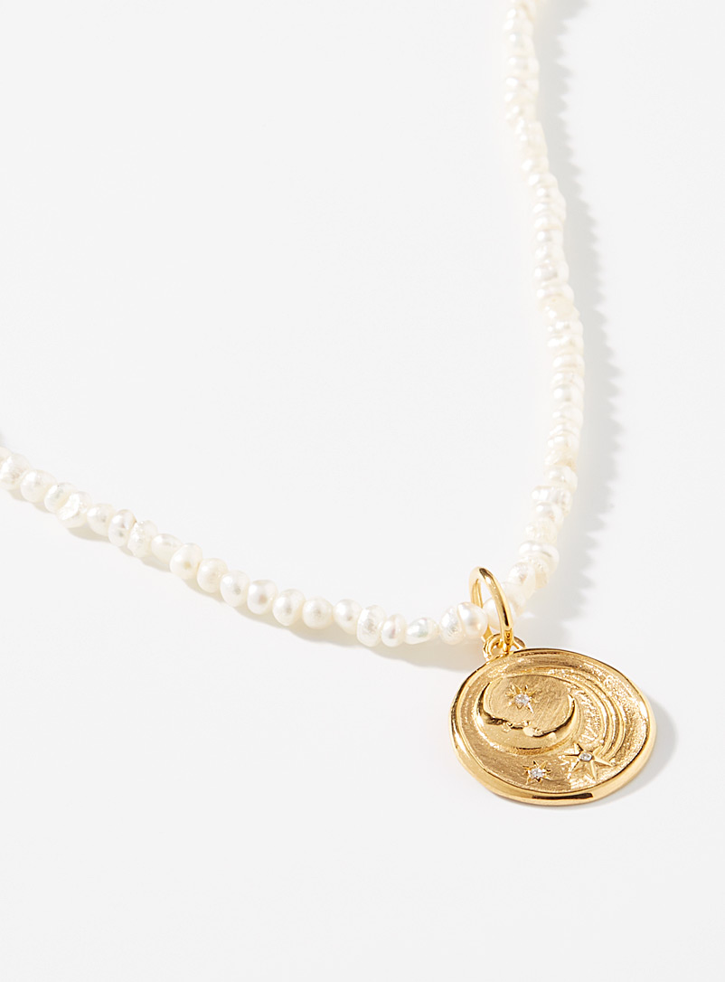Hermina: Le collier petites perles naturelles Luna Jaune à motifs pour femme