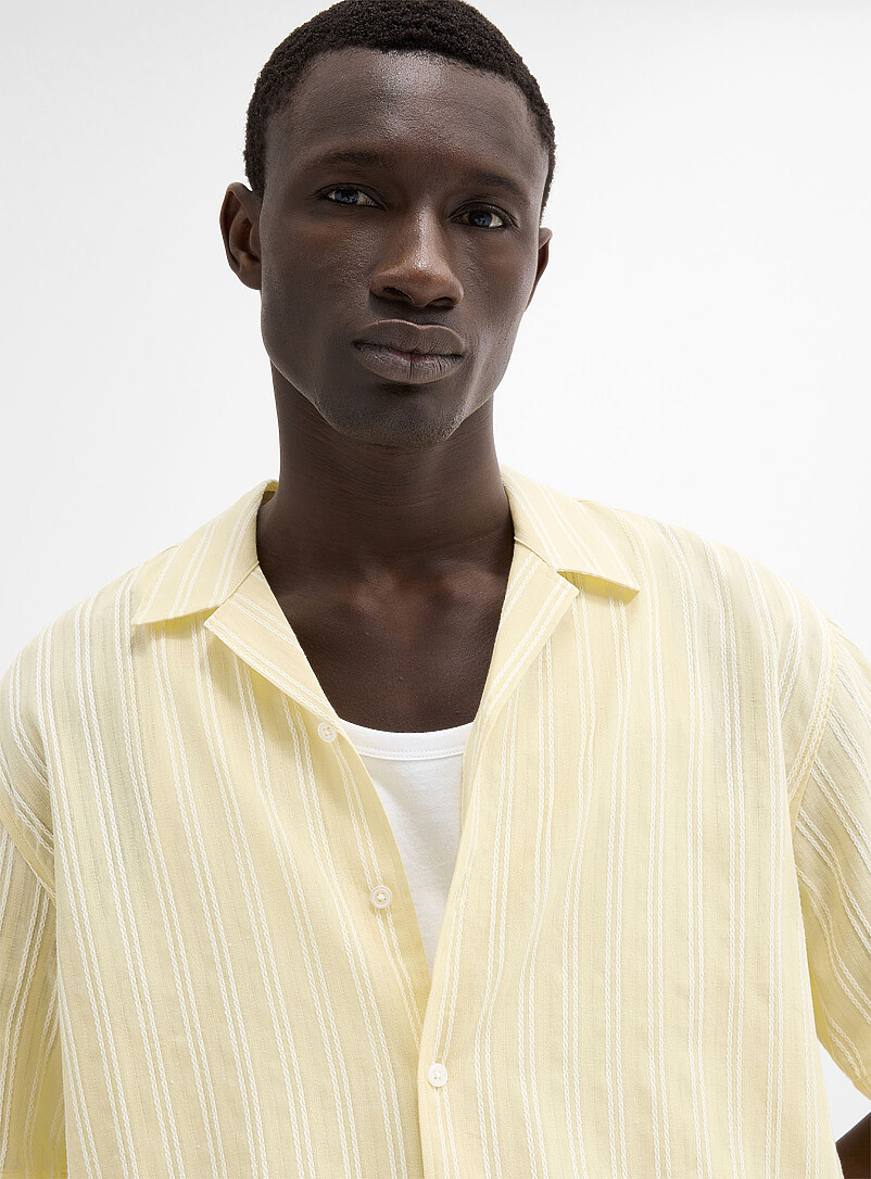 Le 31: La chemise col ouvert rayures doubles textur&eacute;es <b>Coupe confort</b> Jaune dor&eacute; pour homme