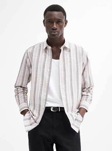 La chemise rayures verticales tiss&eacute;es <b>Coupe moderne</b>