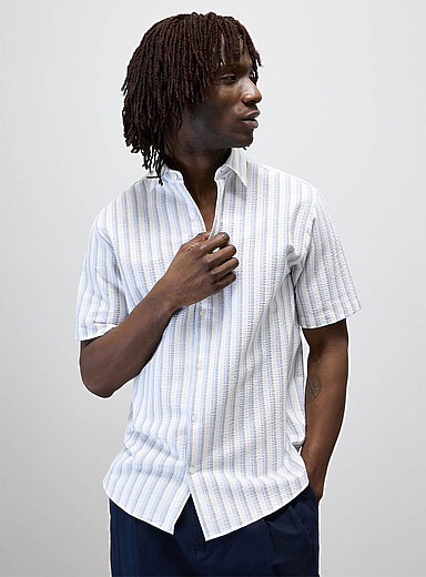 Vertical-stripe seersucker shirt <b>Modern fit</b>