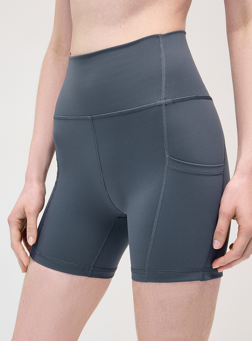 I.FIV5: Le cuissard &agrave; poches taille haute toucher velout&eacute; Longueur 5,5" Taupe pour femme