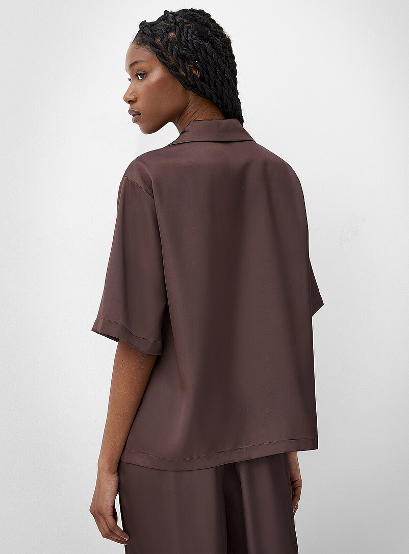Ic&ocirc;ne: La blouse ample imprim&eacute;e col crant&eacute; satin double face Brun &agrave; motifs pour femme