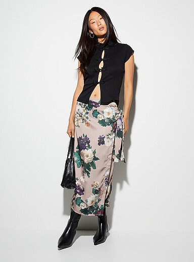 Ic&ocirc;ne: La jupe portefeuille midi satin double face imprim&eacute;e &Eacute;cru &agrave; motifs pour femme