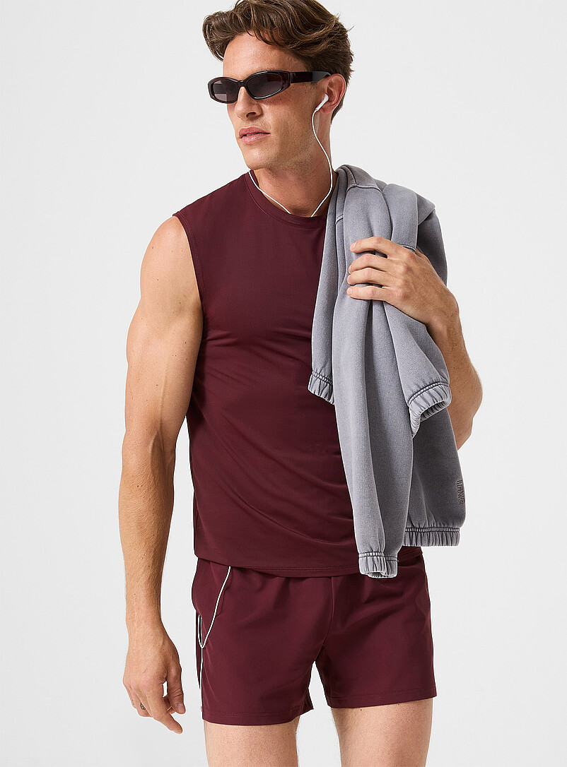 I.FIV5: Le t-shirt microperfor&eacute; sans manches Bourgogne pour homme