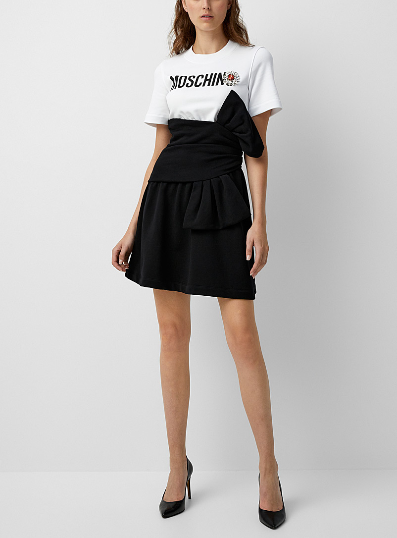 Moschino: La robe t-shirt à boucle Blanc à motifs pour femme