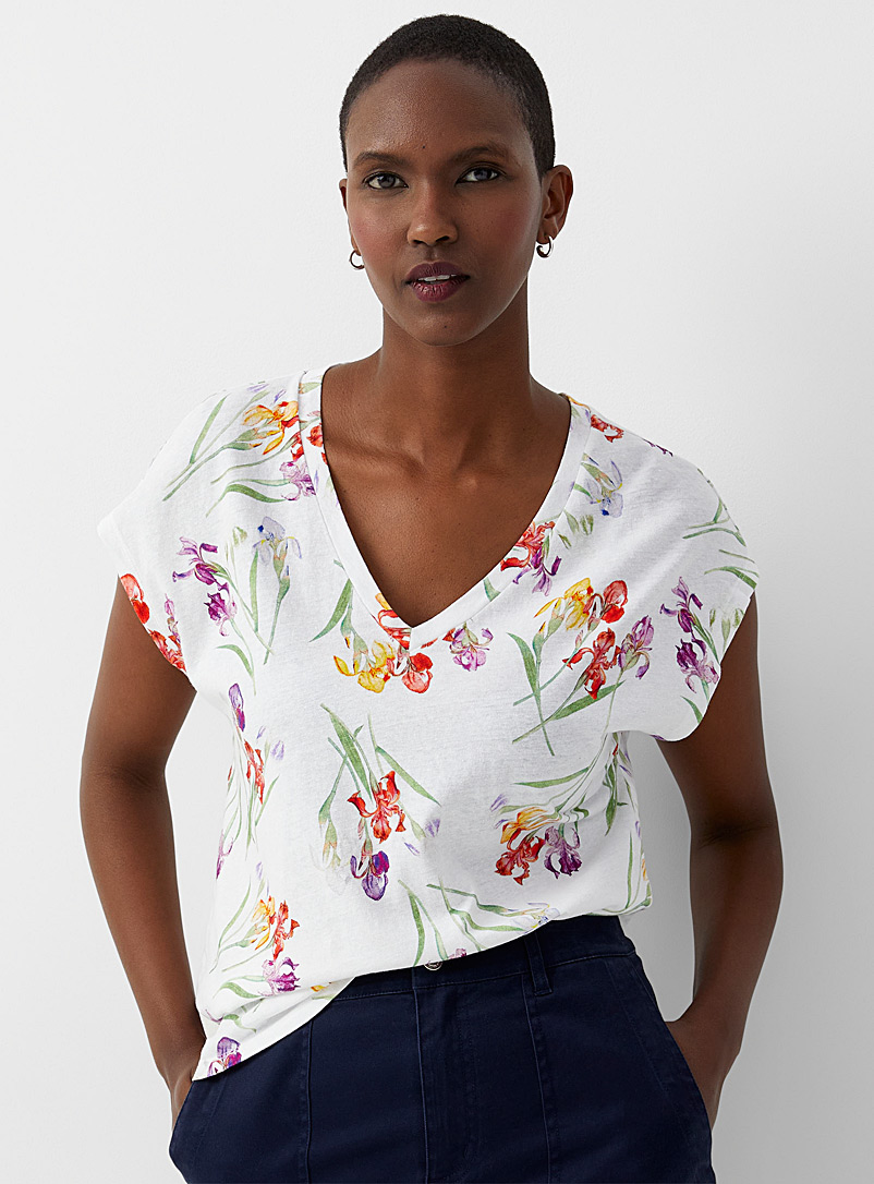 United Colors of Benetton: Le t-shirt iris aquarelle Blanc à motifs pour femme