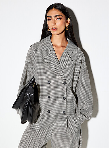 Ic&ocirc;ne Black and White Houndstooth pattern notch collar boxy-fit blazer for women