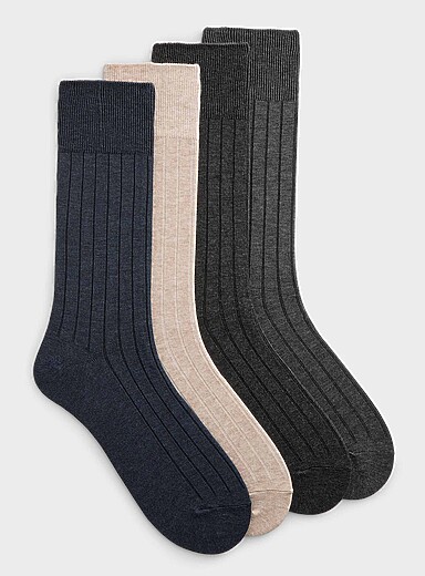 Les chaussettes habill&eacute;es c&ocirc;tel&eacute;es unies Emballage de 4