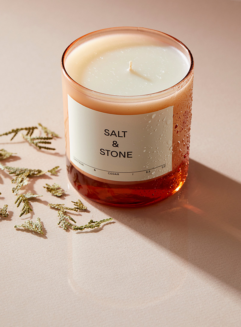 Salt & Stone: La bougie parfumée safran et cèdre Assorti pour femme