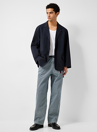Le pantalon travailleur ray&eacute; <b>Coupe relaxe</b>