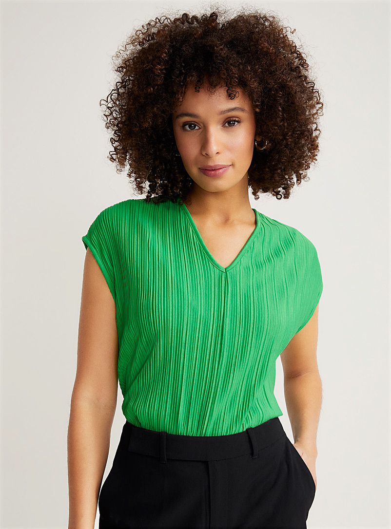 Contemporaine Kelly Green Flowy pleated T-shirt for women