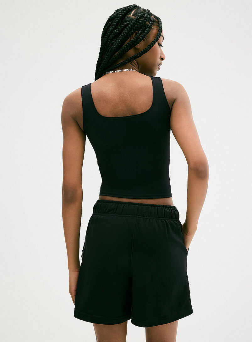 Twik: La camisole courte col carr&eacute; seconde peau Noir pour femme