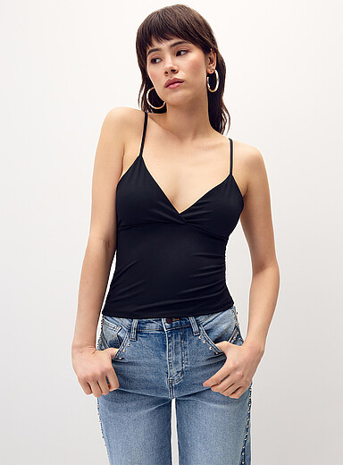 Twik: La camisole encolure V crois&eacute;e Rose pour femme