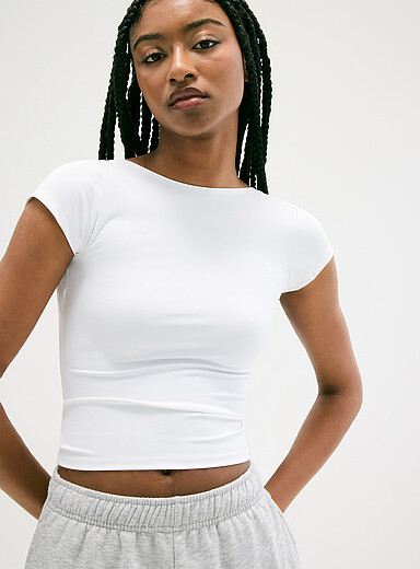 Le t-shirt dos ouvert seconde peau