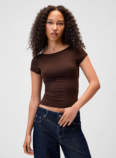 Le t-shirt dos ouvert seconde peau