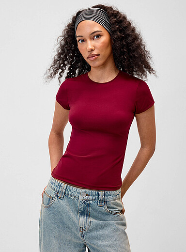 Le t-shirt tr&egrave;s ajust&eacute; microfibre
