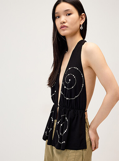 La camisole licou ouverte clous