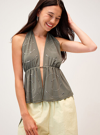 La camisole licou ouverte clous