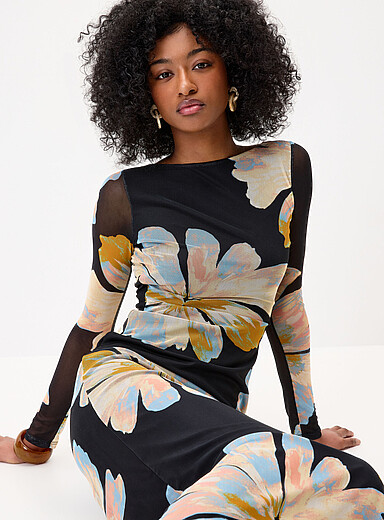 La robe maxi filet floral dos ouvert