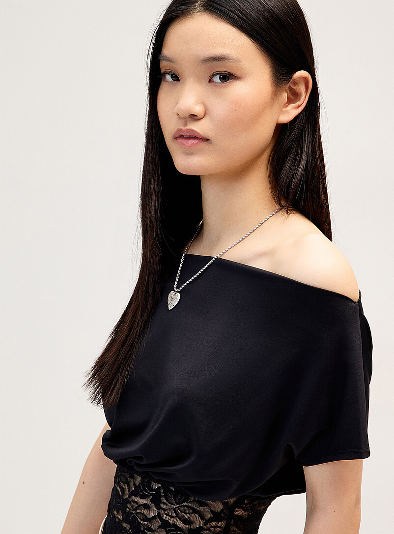 Asymmetric-neck lace-trim T-shirt product image 2
