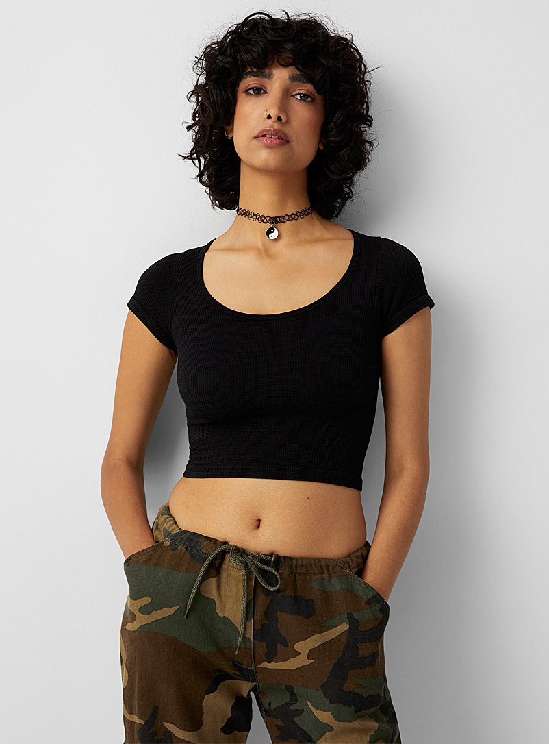 Twik Black Grid texture cropped tee for women