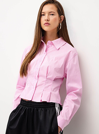 Twik: La chemise ajust&eacute;e-&eacute;vas&eacute;e pliss&eacute;e Rose - Rayure pour femme