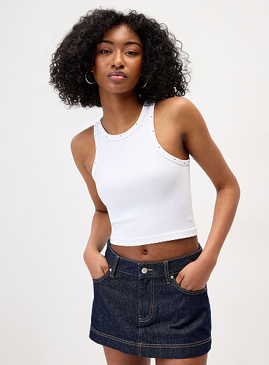 La camisole ajust&eacute;e clous argent