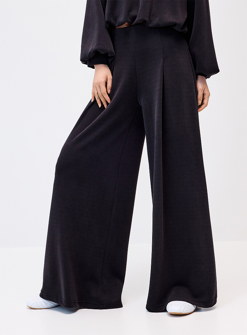 Twik: Le pantalon large peau de p&ecirc;che Chocolat - Espresso pour femme
