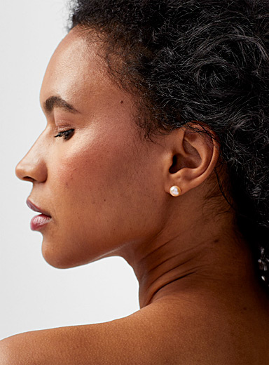 Les boucles d'oreilles perle ros&eacute;e Rea