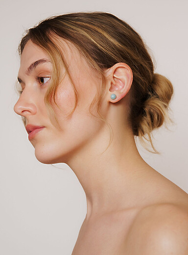 Les petites boucles d'oreilles Yara