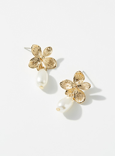 Pearly bead floral earrings