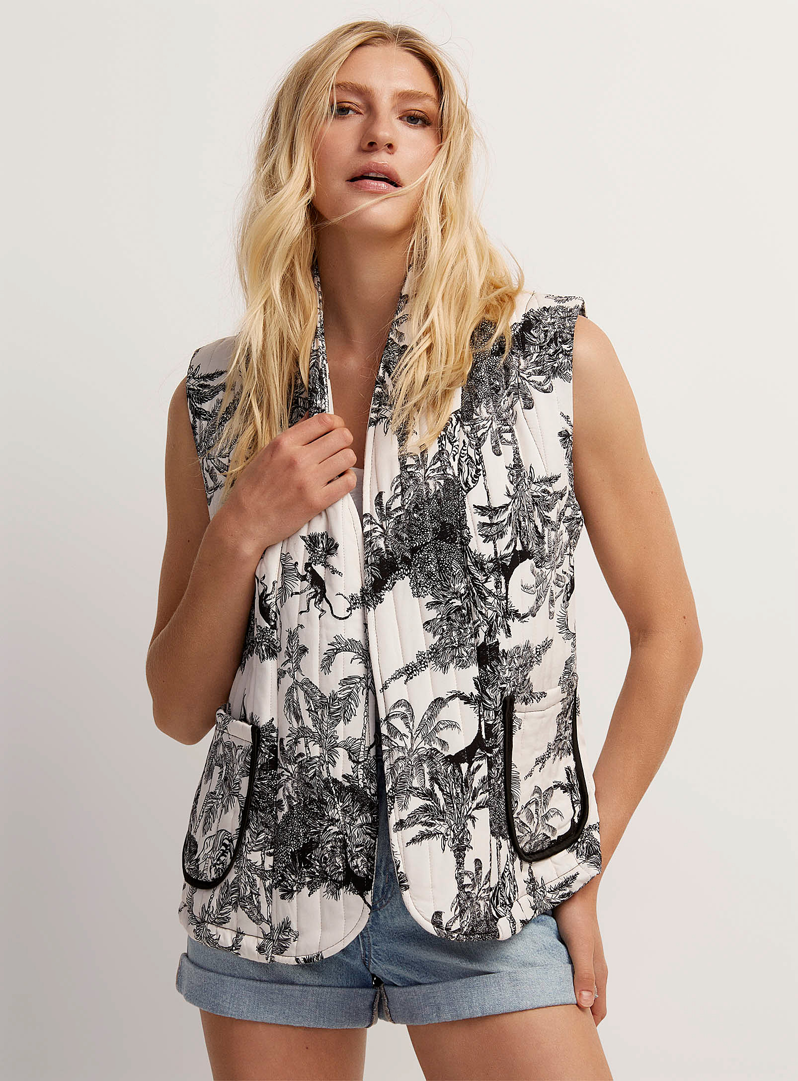 Icone Toile De Jouy Sleeveless Quilted Jacket In Multi