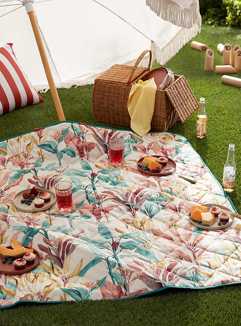Simons Maison Assorted Vintage flora topstitched picnic blanket 140 x 140 cm