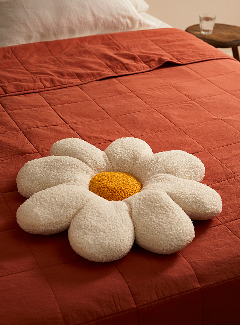 Daisy sherpa cushion 50 cm in diameter, Simons Maison, Cushions & Throw  Pillows, Decor