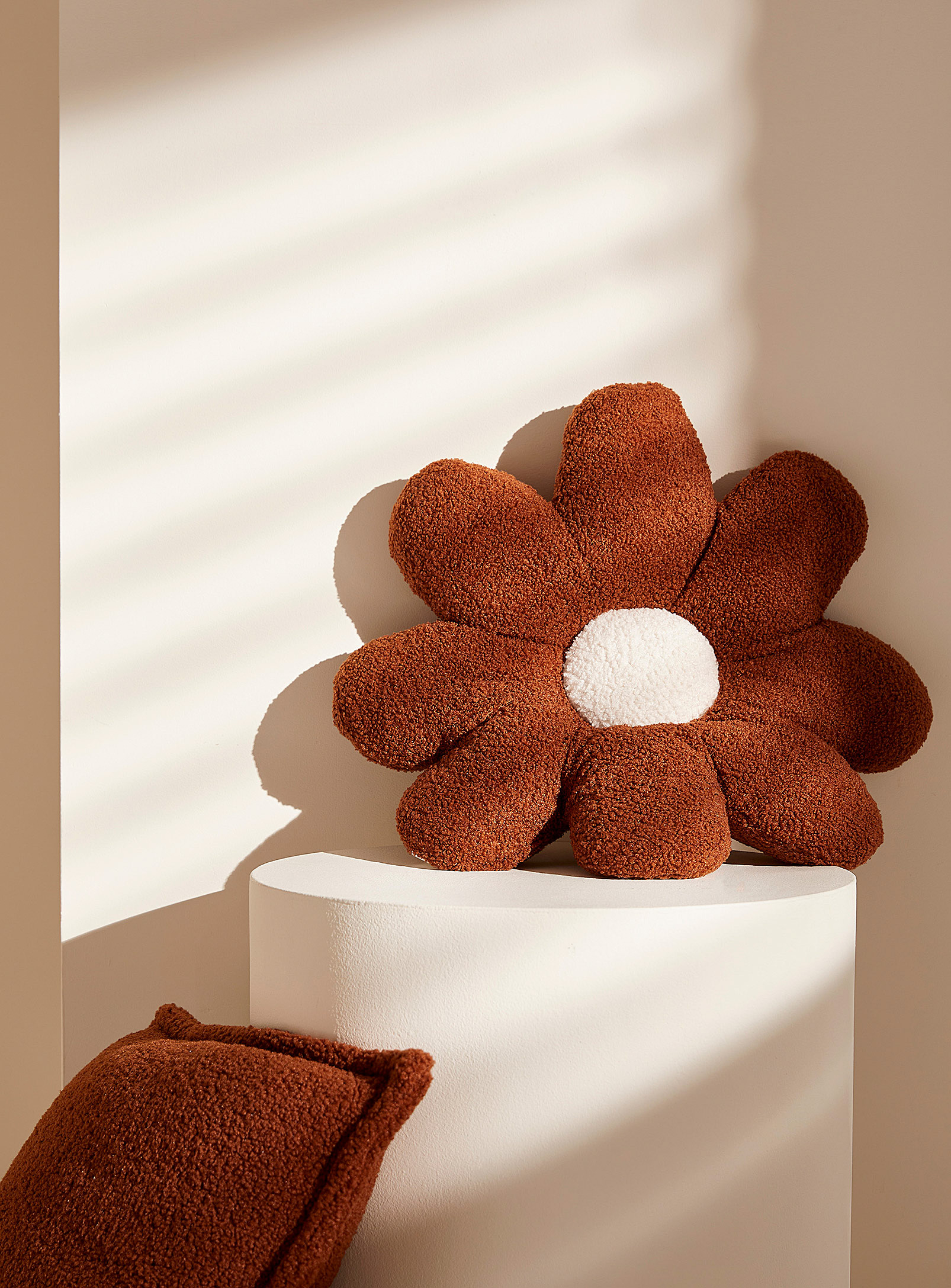 Simons Maison - Daisy high-pile fleece cushion 50 cm in diameter