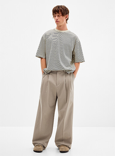Double-pleat baggy chinos Loose fit <b>Imported from Seoul</b>