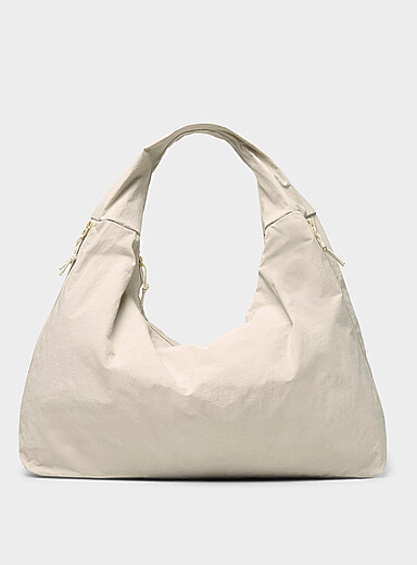 Le sac demi-lune nylon froiss&eacute; <b>Importation de S&eacute;oul</b>